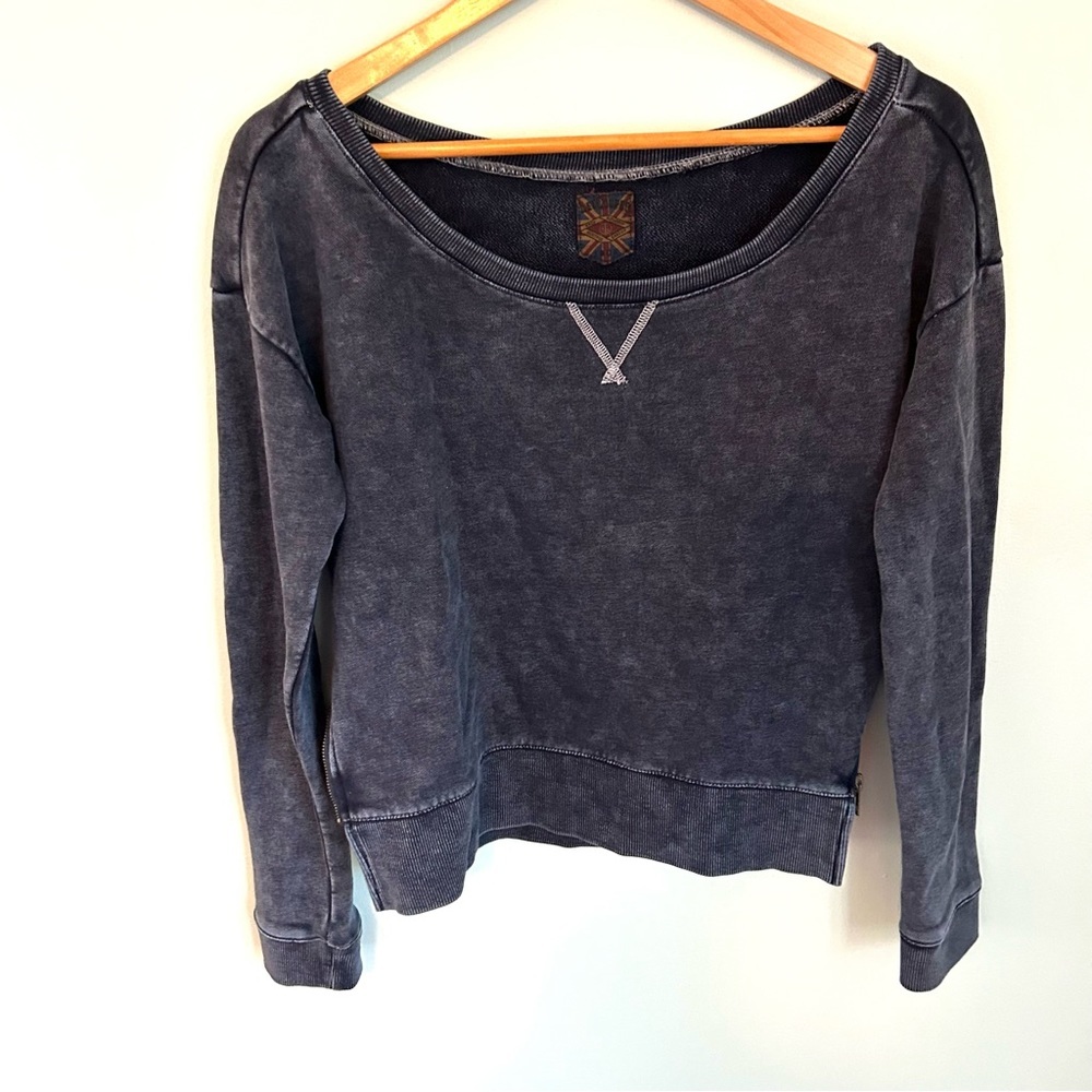 Lee Cooper Acid Washed Cropped Side Zip Sweatshirt. Size Medium.